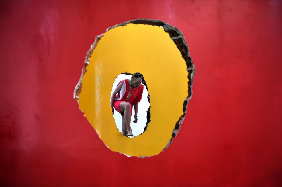 Инсталляция «Occupations/Discoveries» бразильского художника Антонио Мануэля (Antonio Manuel) в павильоне Бразилии биеннале, выставка, искуссво, скульптура, художник