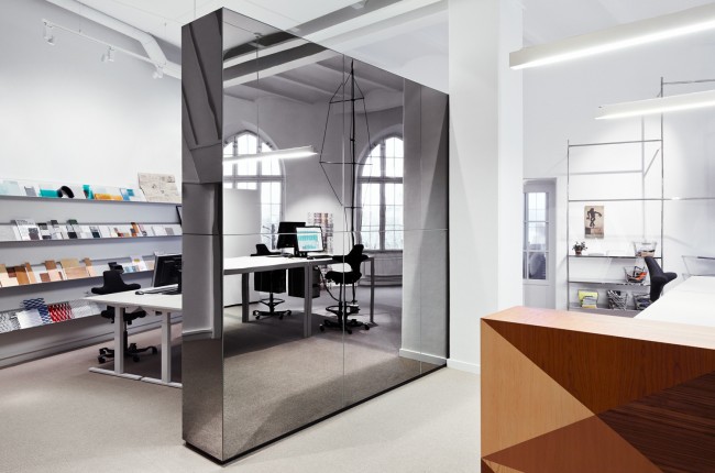 Новооткрывшийся офис архитекторского бюро MER в Стокгольме, рядом с местным офисом Skype. MER сами специализируются на дизайне офисов коммерческих компаний, поэтому визит к ним - это впечатляющее путешествие в мир инновационных решений в креативном рабочем пространстве