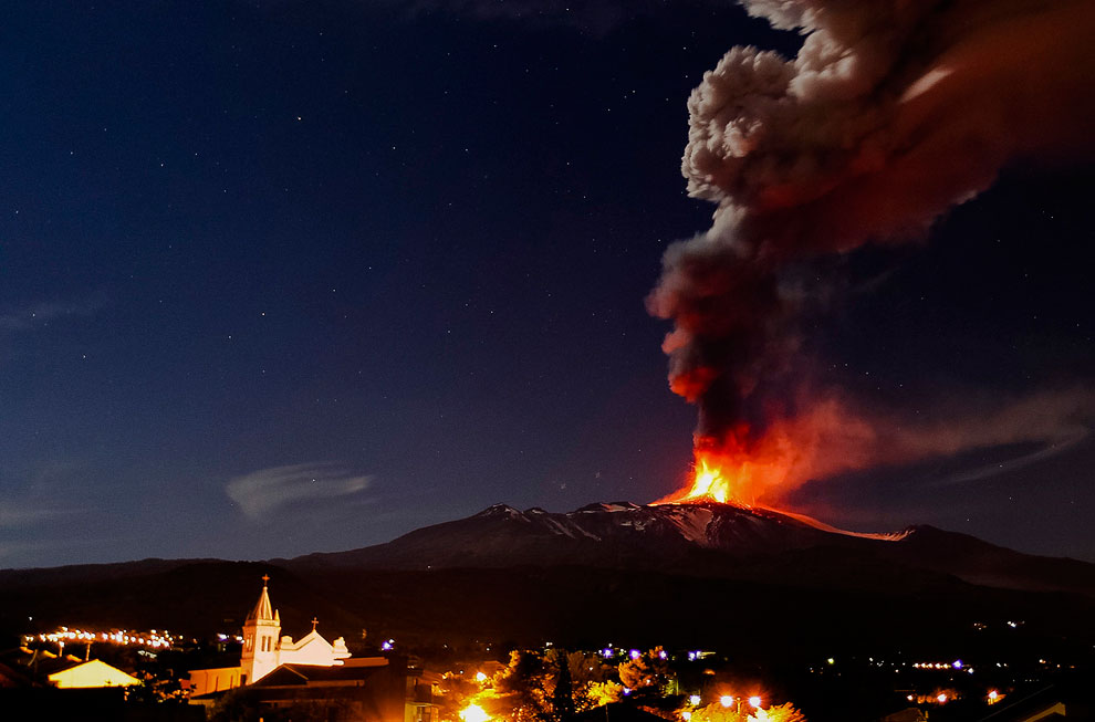 Еще одна фотография извержения вулкана Этна