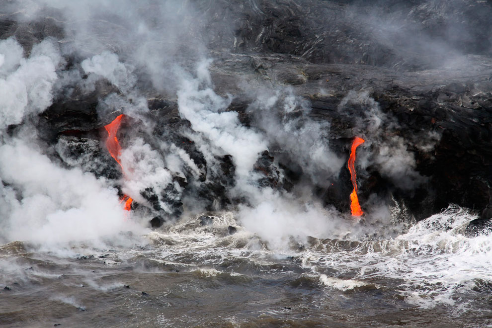 Килауэа (в переводе с гавайского — «изрыгающий») — самый активный вулкан острова Гавайи