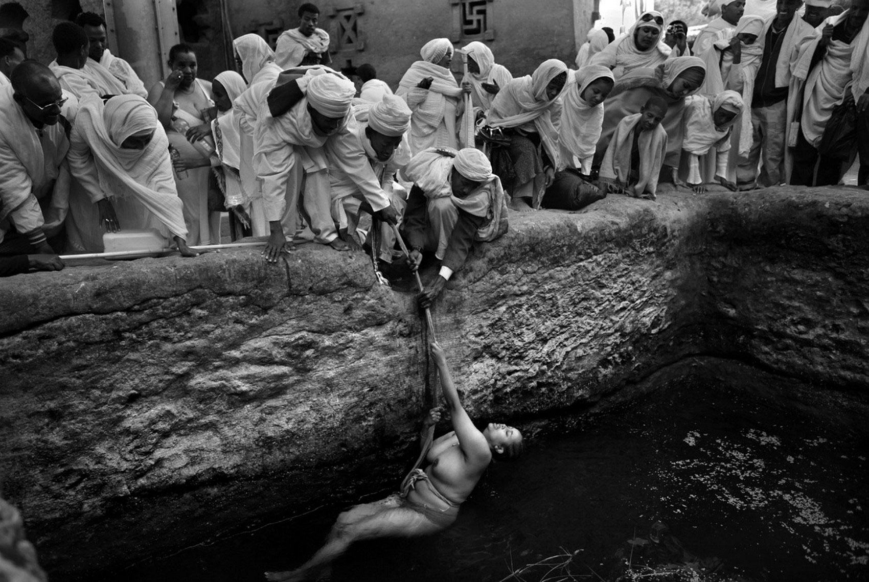 женщина в крещение, фото