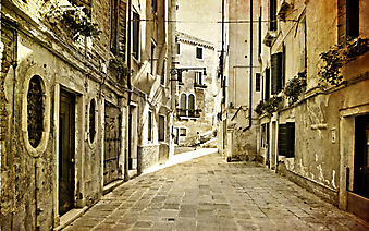  Монохромное изображение улочки старого города (Код изображения: 14055)