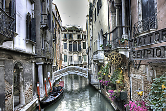 Маленький мост в Венеции. (Код изображения: 14061)