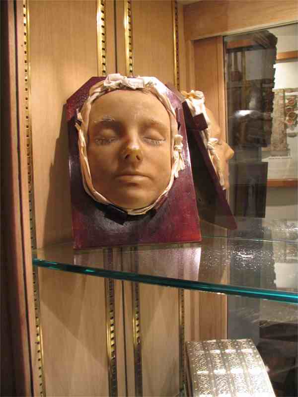death-mask-mary-queen-of-scots1.jpg