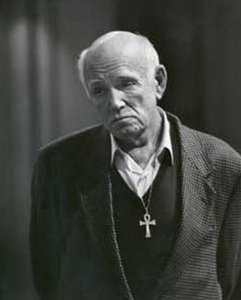Святослав Рихтер с крестом фото Clive Barda, 1993.jpg