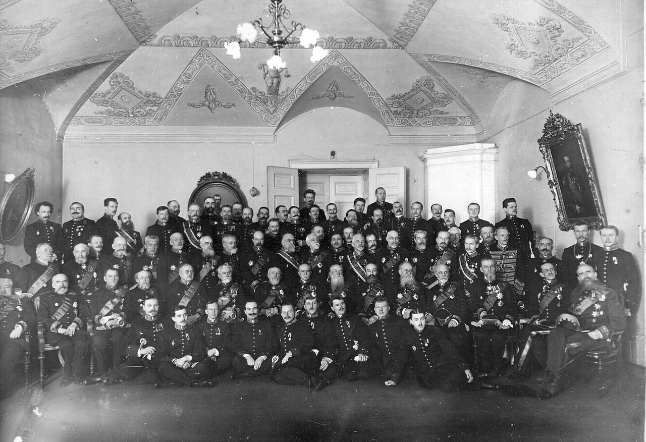 20. Группа сенаторов в зале заседаний. 1914
