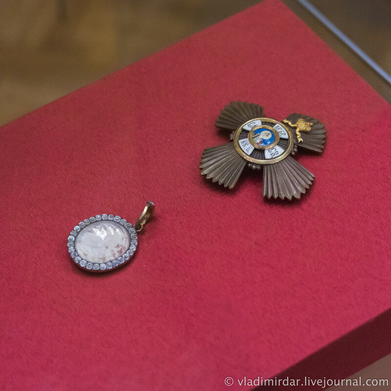 Нагрудный знак Православного общества Святого Владимира и медальон «Святой князь Владимир»