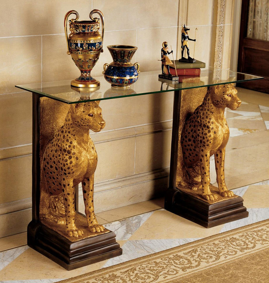Стол в египетском стиле, у которого роль ножек выполняют два леопарда