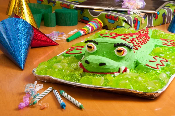 Детский день рождения торт на вечеринке — стоковое фото