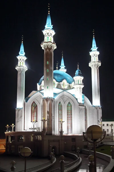 Мечеть Кул Шариф ночью в Казани — стоковое фото