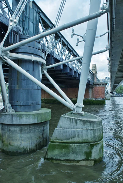 Структура и архитектура лондонских мостов - Великобритания — стоковое фото