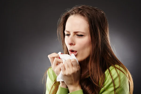 Женщина с гриппа кашель — стоковое фото