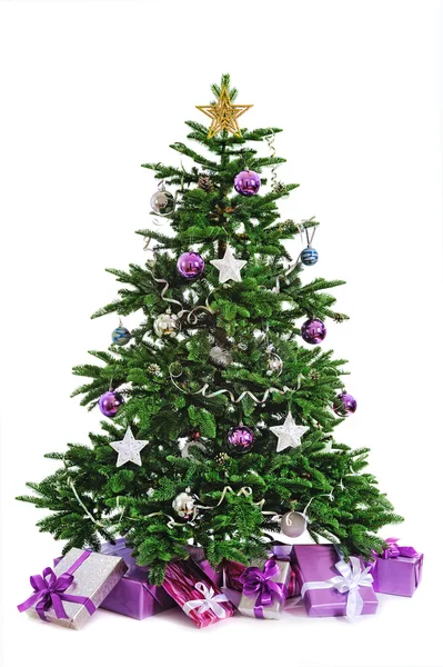 Украшенная рождественская елка — стоковое фото
