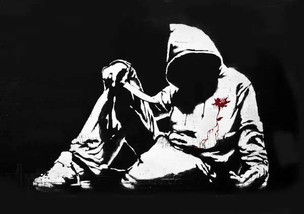 Бэнкси балахон с ножом граффити — стоковое фото