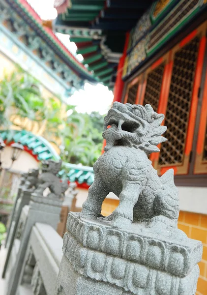 Китайский лев статуя крупным планом — стоковое фото