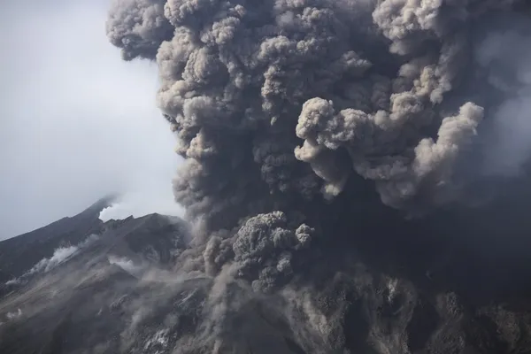 Облако вулканического пепла — стоковое фото