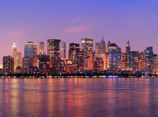 Нью-Йорк манхэттенский обзор сумрака — стоковое фото