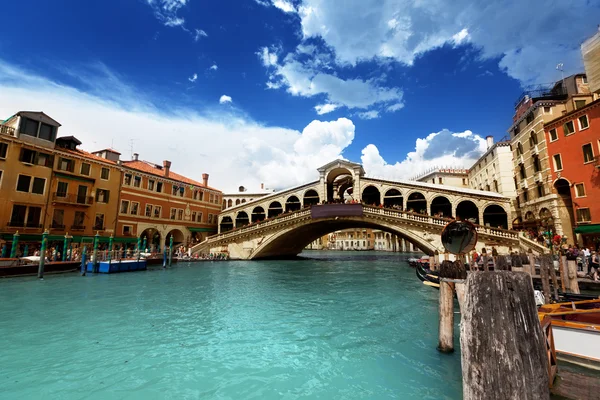 Мост Риальто в Венеции, Италия — стоковое фото
