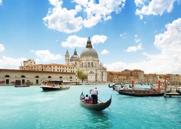 Великий канал и базилика Санта-Мария della приветствие, Венеция, Италия — стоковое фото