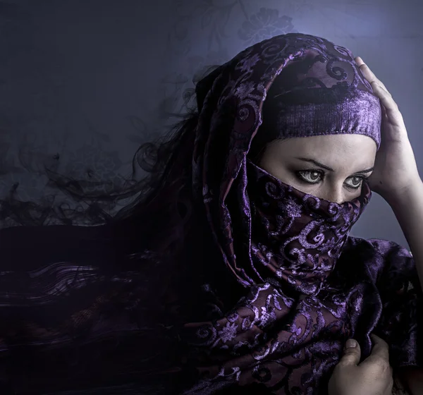 Экзотическая Арабская женщина — стоковое фото
