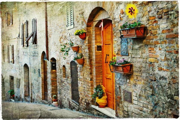Очаровательные старые улицы средневековых городов Тосканы — стоковое фото