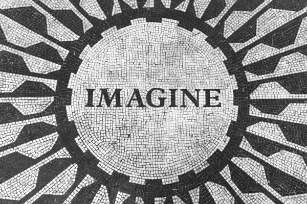 Представьте себе знак в центральном парке Нью-Йорка, Джон Леннон Мемориал — стоковое фото