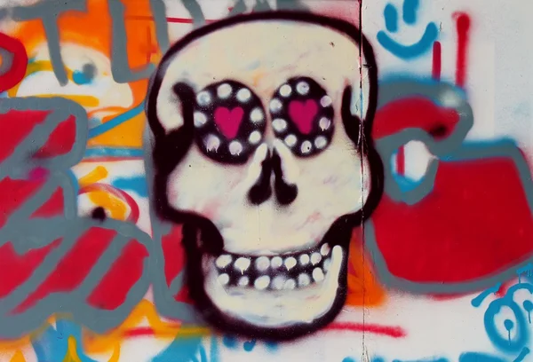 Конфеты череп граффити на коньках и bmx парк — стоковое фото