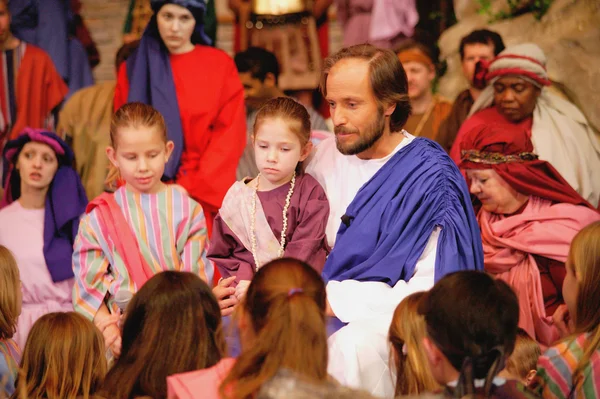 Иисус с детьми — стоковое фото