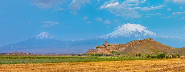 Хор Вирап и гору Арарат — стоковое фото