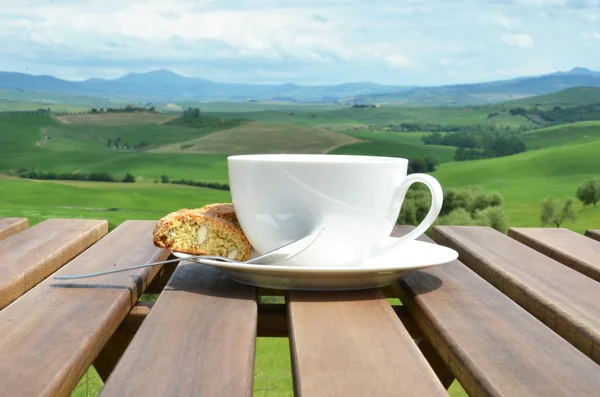 Кофе и cantuccini в тосканской — стоковое фото