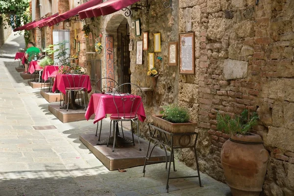 Типичная сцена ресторана тротуара в Тоскане — стоковое фото