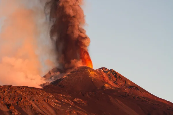 Извержение вулкана Этны — стоковое фото