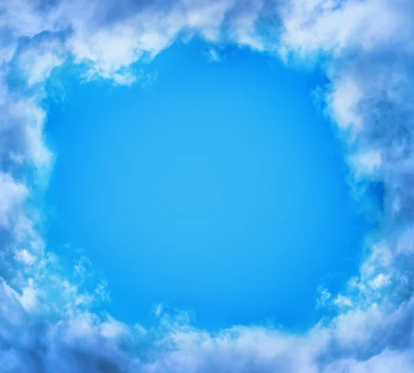 Красивое синее небо — стоковое фото