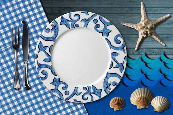 Договоренность стола относительно меню морепродуктов — стоковое фото