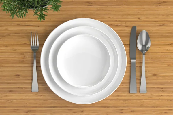Три пустые тарелки, ложка, вилка и нож — стоковое фото