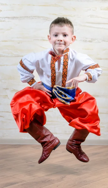 Украинских детей, традиционный танец — стоковое фото