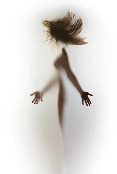 Slihouette тонкий женского тела с длинными волосами — стоковое фото