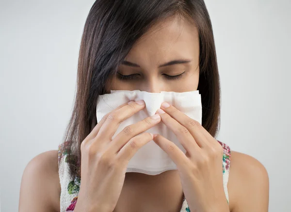 Холодное или аллергия симптомов гриппа — стоковое фото