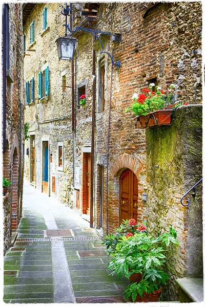 Очаровательных улочек средневековых городов Италии — стоковое фото