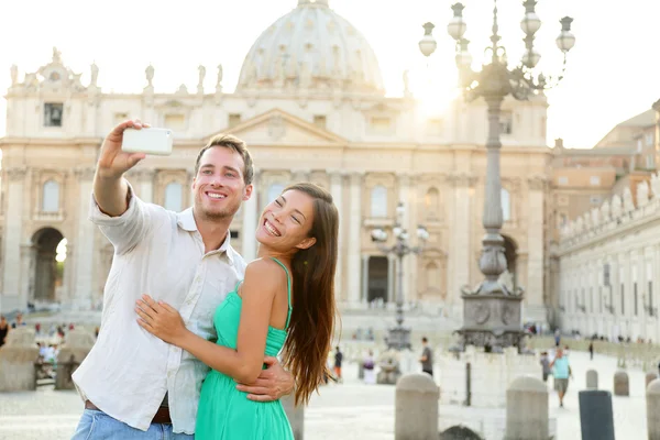 Туристов город Ватикан в Риме — стоковое фото
