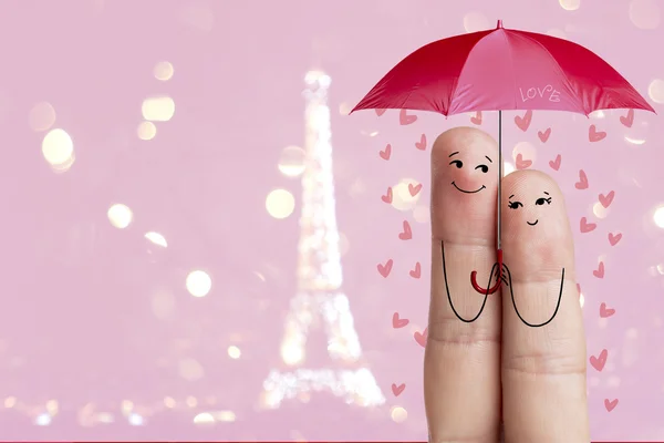 Искусство пальца. любители охватывают и считают красный зонтик против фона оf Эйфелевой башней. Париж. изображение запаса — стоковое фото