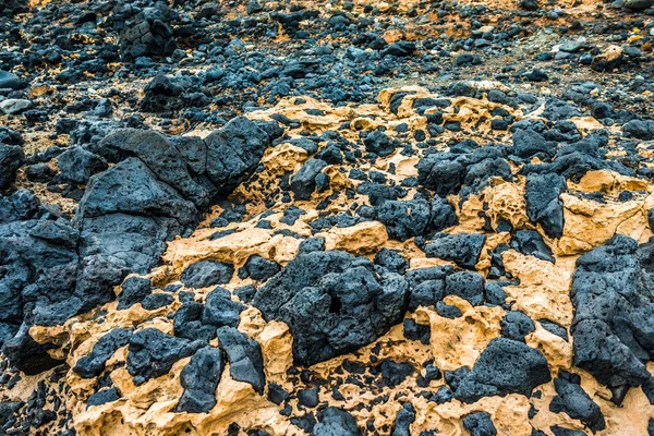 Камни из закаленной вулканической лавы — стоковое фото