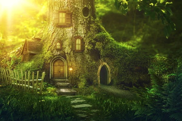 Фэнтезийный дом на дереве — стоковое фото
