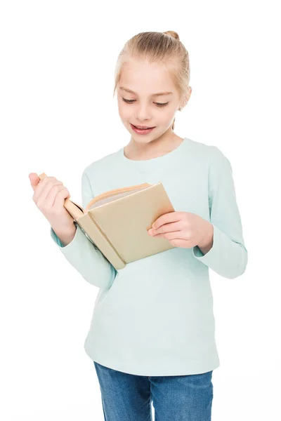 Книга чтение школьница — стоковое фото