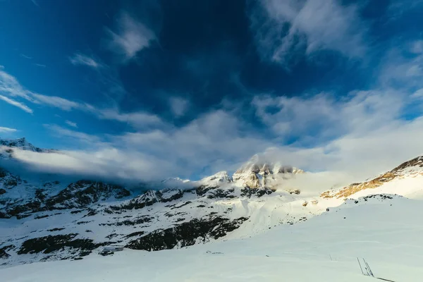 Спокойной Снежные Горы Пейзаж Голубым Небом Австрия — стоковое фото
