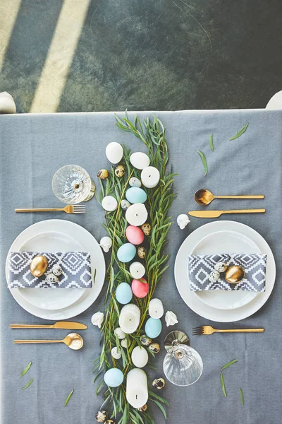 Вид Сверху Пасхальные Яйца Праздничный Стол Ресторане — стоковое фото