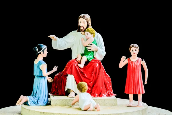 Статуи Иисуса и детей — стоковое фото