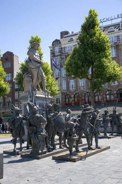 Amsterdam Netherlands July 2018 Monument Great Dutch Artist Rembrandt Figures — стоковое фото