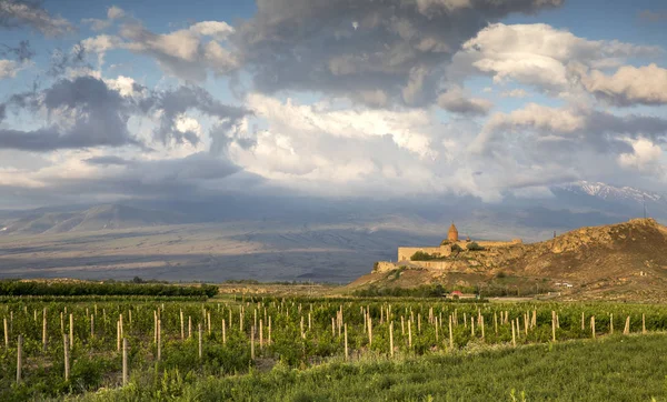 Монастырь Хор Вирап Ландшафт Армении Горы Арарат Позади Облаке — стоковое фото