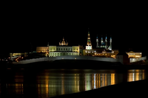 Ночная точка зрения Казанского Кремля — стоковое фото